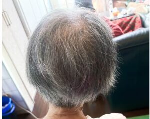 年配者のカット後の後ろ姿