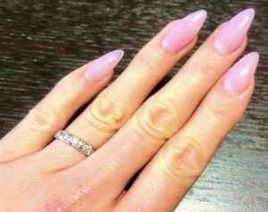 ネイル施術 ピンクの爪