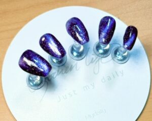 ブルーのマグネットネイルチップ